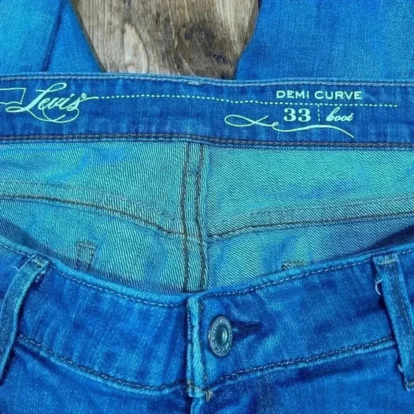 Levi’s San Francisco Demi Curve Light wash Bootcut - Picture 6 of 6
